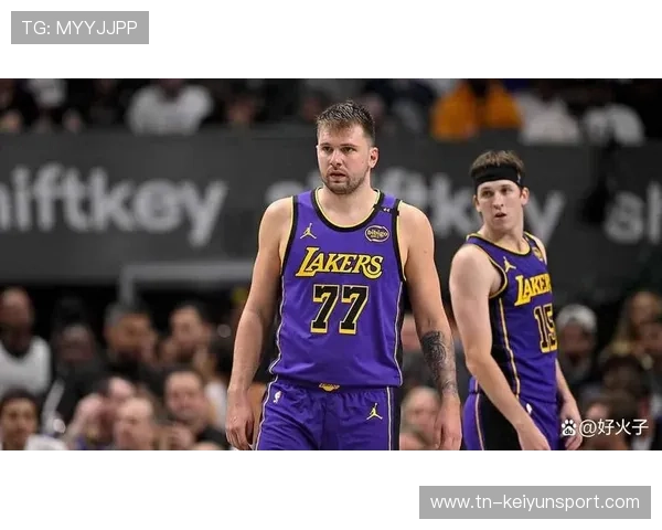 湖人队激战连连，里夫斯调侃东契奇引热议！湖人赢球背后的精彩瞬间